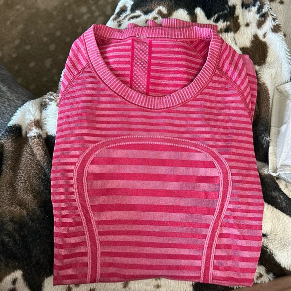 Lululemon long sleeve shirt - Picture 1 of 1